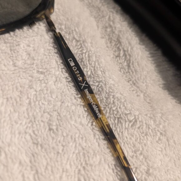 OTIS SUNGLASSES SCARLETT DARK TORTOISE POLARIZED PERFECT NEW W/CASE - Picture 5 of 7